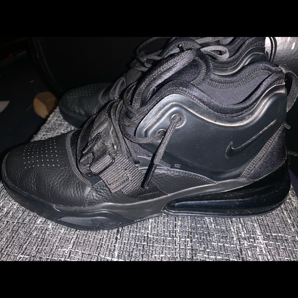 Nike Air Force 270